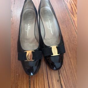 Size 6 Vintage Ferragamo Vara Low Pumps